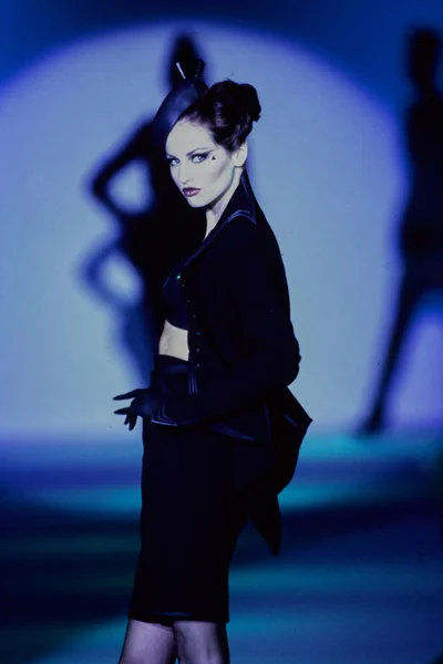 Look 3
